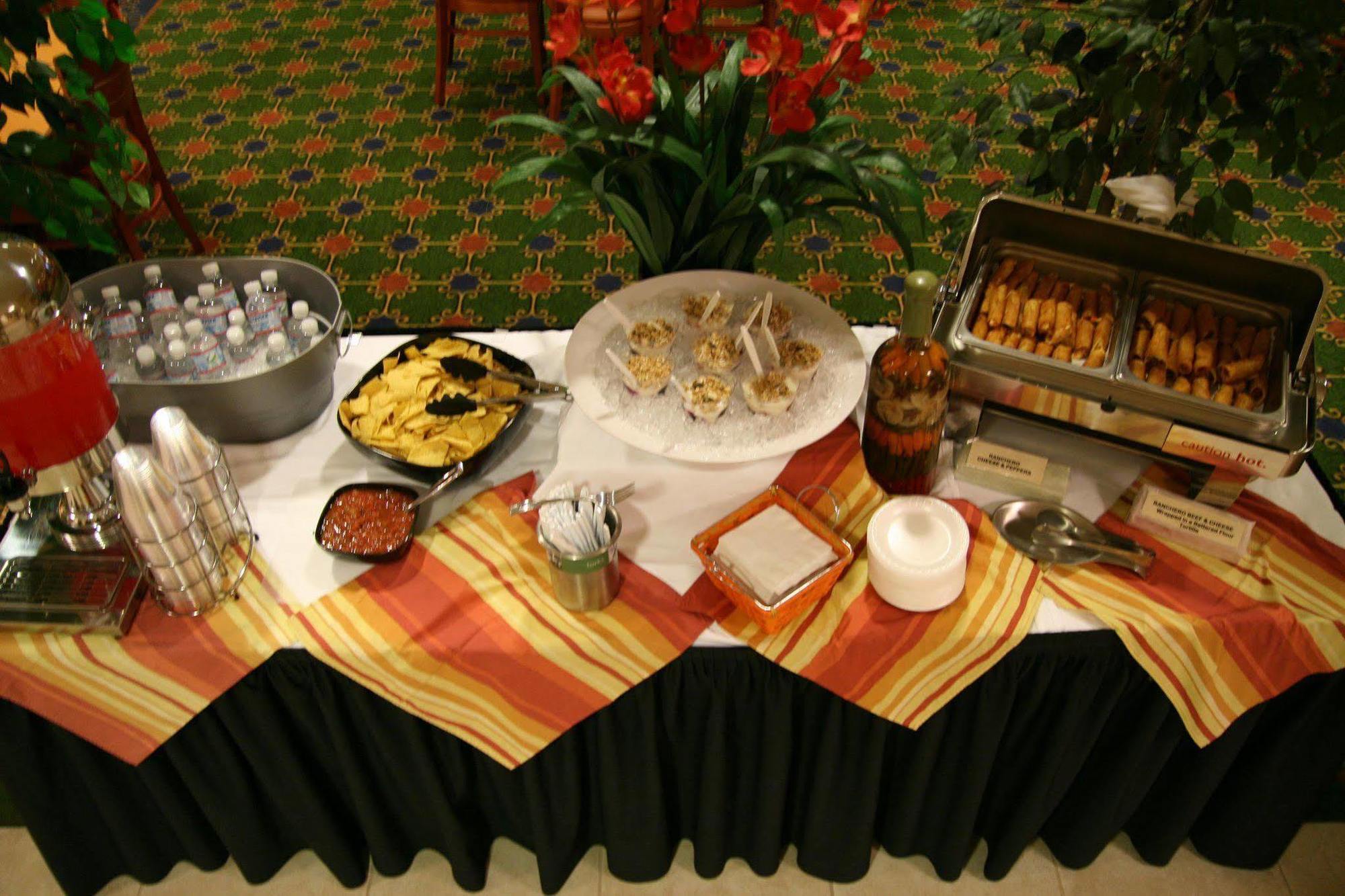 Hampton Inn & Suites Lathrop Restoran fotoğraf